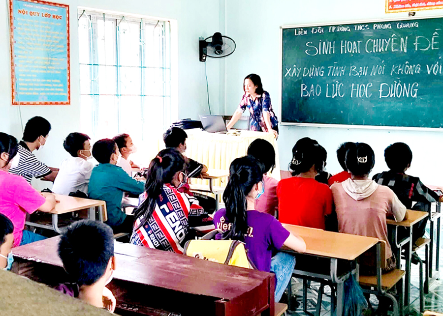 Trường THCS Phong Quang (Vị Xuyên) tổ chức sinh hoạt chuyên đề “Xây dựng tình bạn đẹp, nói không với bạo lực học đường”.