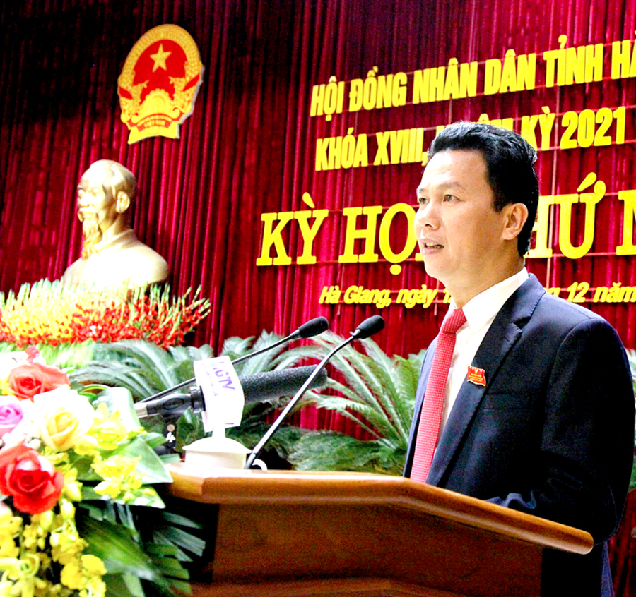 Bí thư Tỉnh ủy Đặng Quốc Khánh phát biểu chỉ đạo tại kỳ họp.