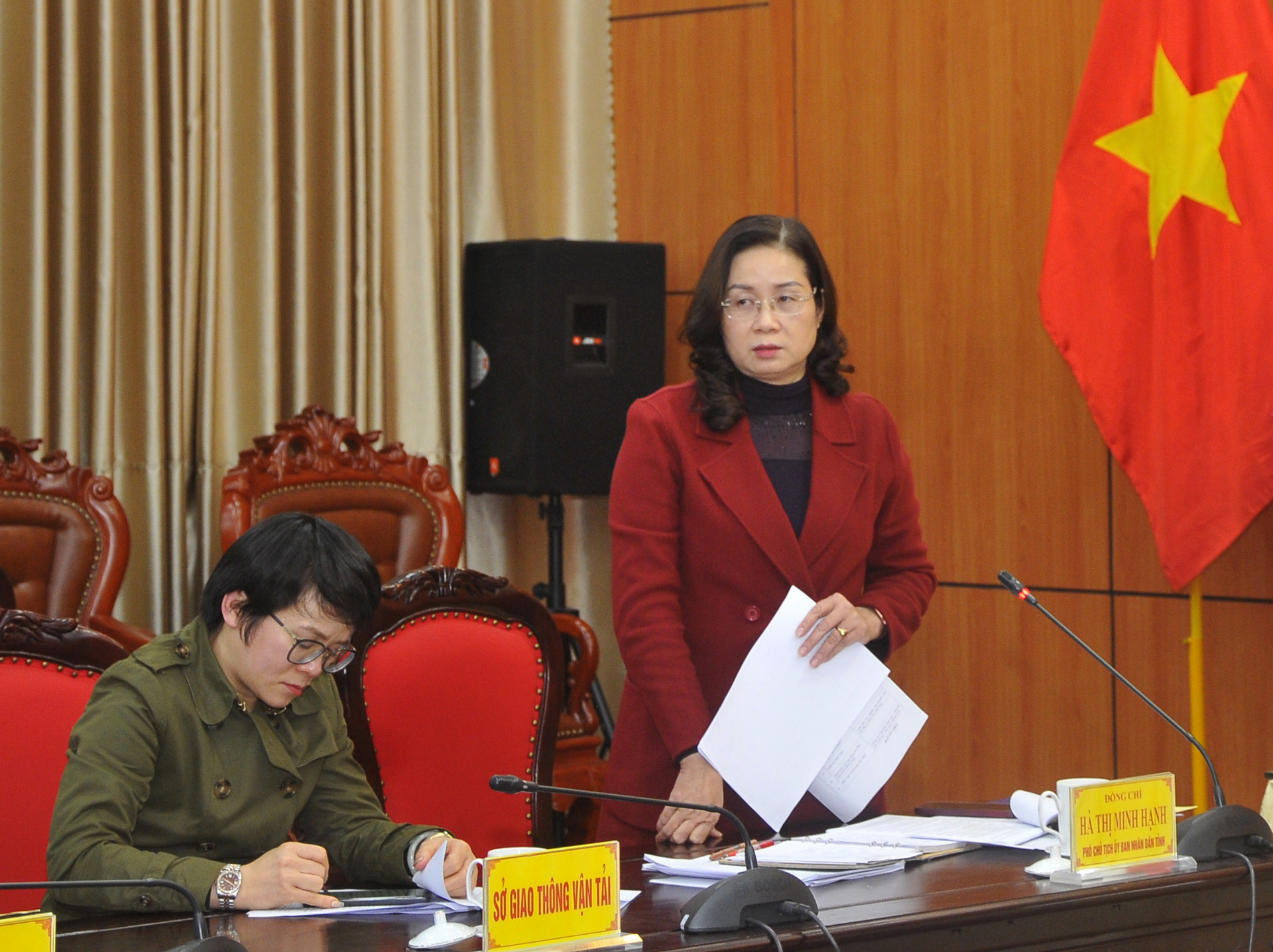 Phó Chủ tịch UBND tỉnh Hà Thị Minh Hạnh đề nghị các sở, ngành, địa phương quyết tâm, quyết liệt, xác định mục tiêu cụ thể trong giải ngân vốn đầu tư công.