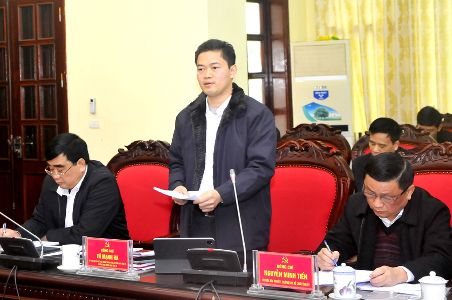 Trưởng Ban Tuyên giáo Tỉnh ủy Vũ Mạnh Hà báo cáo công tác tuyên truyền về PCTNTC.