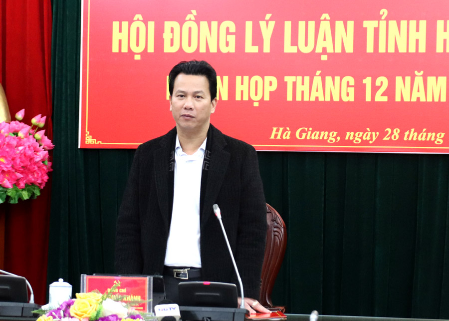 Bí thư Tỉnh ủy Đặng Quốc Khánh phát biểu tại phiên họp.