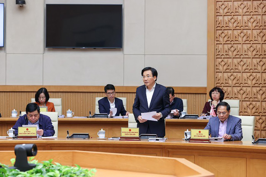 Bộ trưởng, Chủ nhiệm VPCP Trần Văn Sơn phát biểu tại phiên họp
