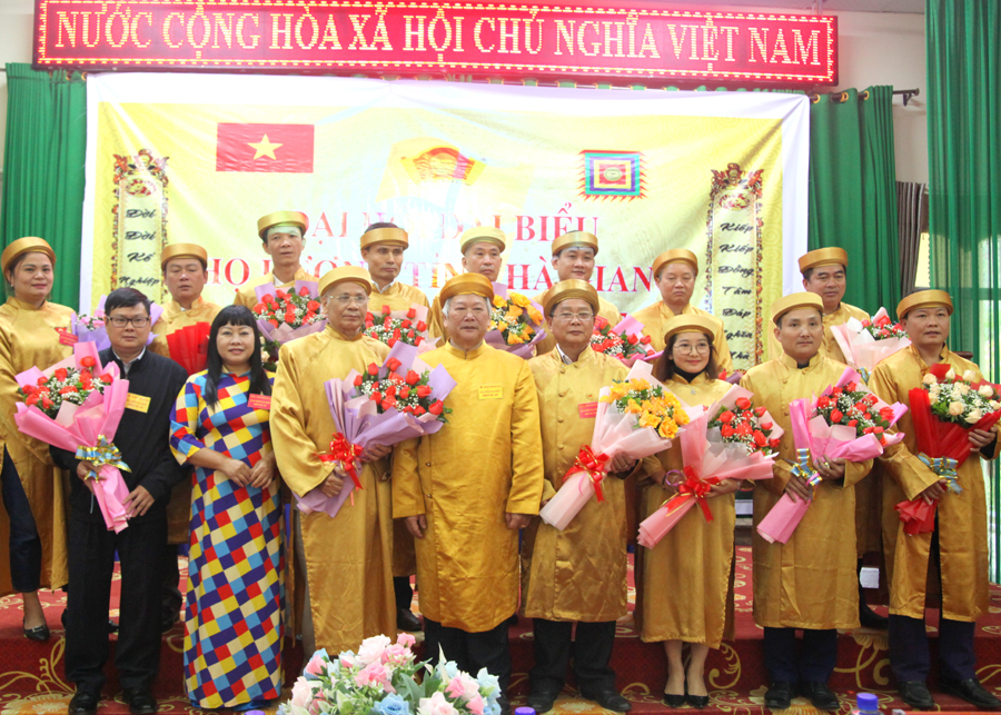 Thành viên HĐHD tỉnh Hà Giang khóa II, nhiệm kỳ 2022 – 2027 ra mắt đại hội.
