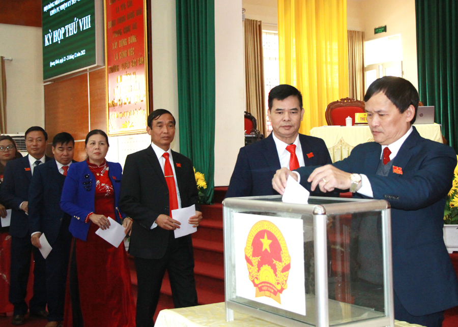 Các đại biểu tham dự kỳ họp thứ 8 HĐND huyện Quang Bình.