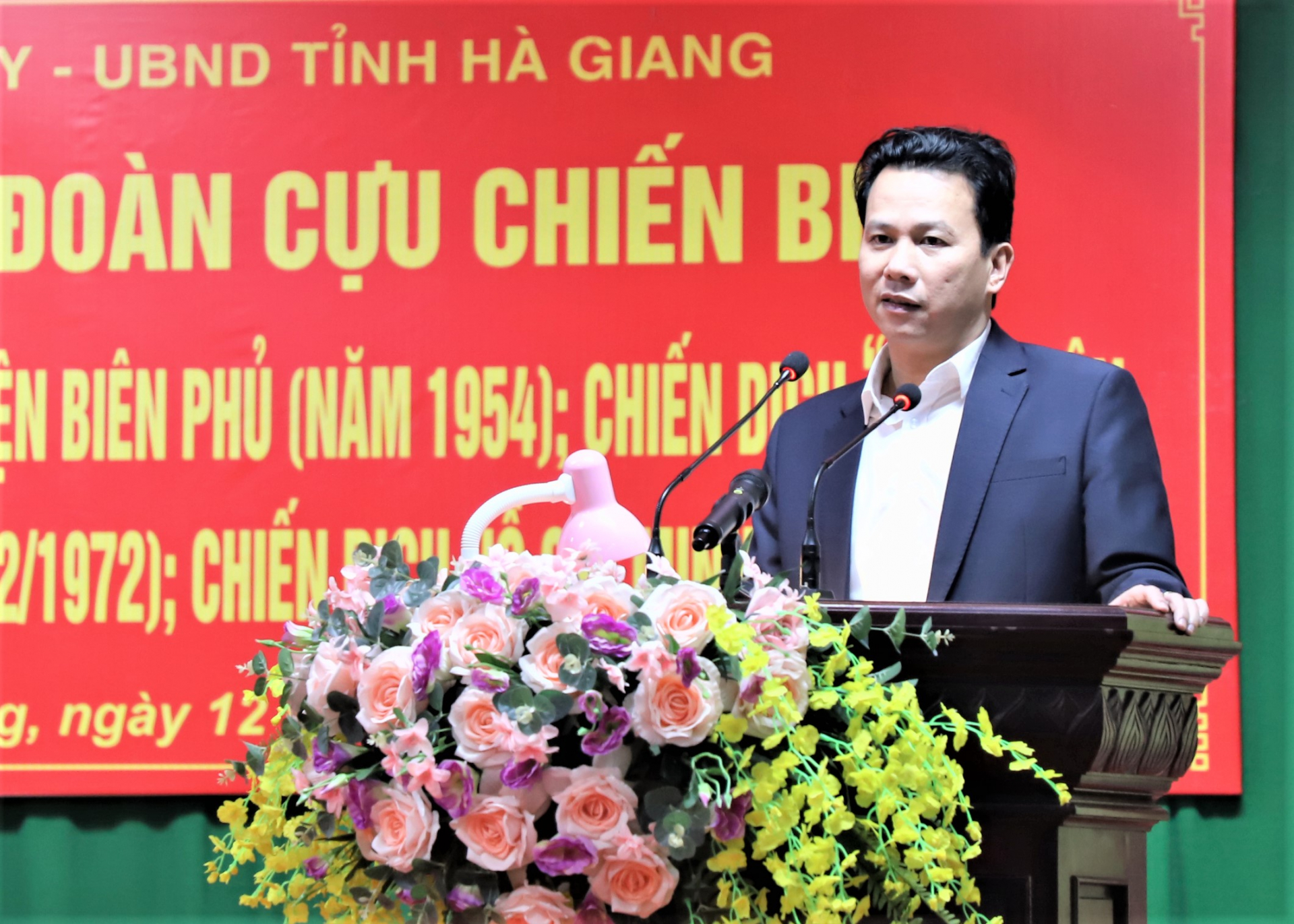 Đồng chí Đặng Quốc Khánh, Ủy viên BCH T.Ư Đảng, Bí thư Tỉnh ủy, Trưởng Đoàn ĐBQH khóa XV đơn vị tỉnh Hà Giang phát biểu tại buổi gặp mặt.