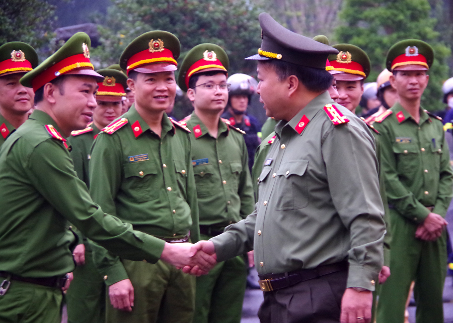 Lãnh đạo Công an tỉnh động viên các lực lượng hoàn thành tốt nhiệm vụ trong đợt cao điểm.
