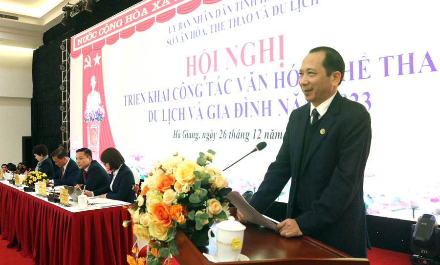 Đồng chí Trần Đức Qúy, Tỉnh ủy viên, Phó Chủ tịch UBND tỉnh phát biểu tại hội nghị