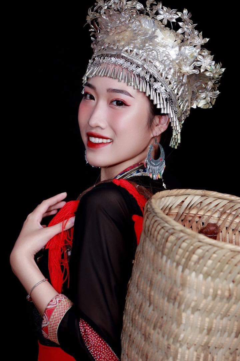 Hiền Phương trong bộ trang phục dân tộc của cuộc thi Hoa hậu Việt Nam 2022