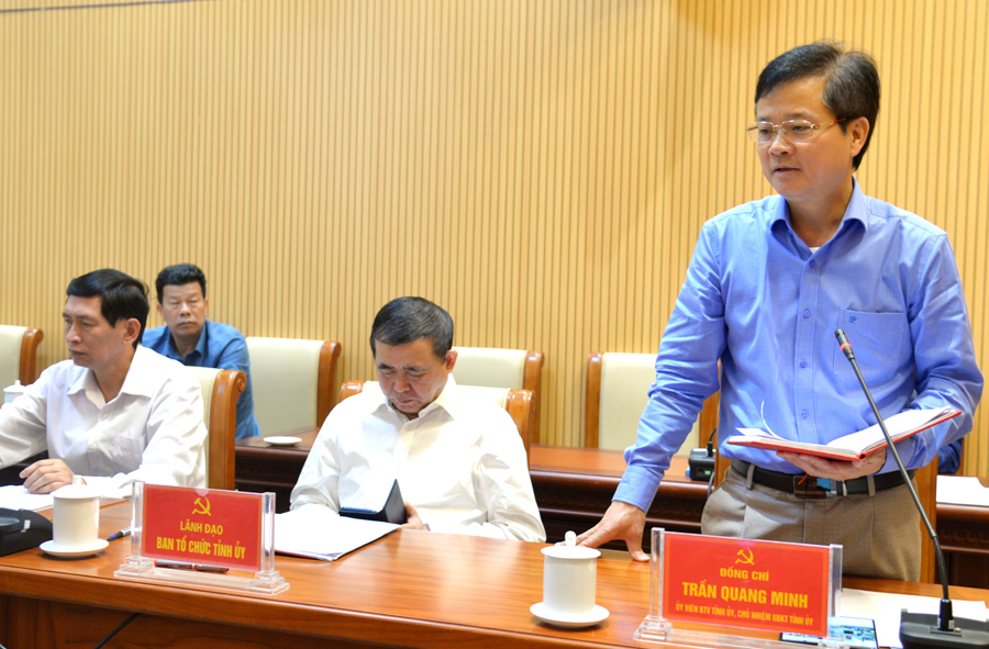 Chủ nhiệm UBKT Tỉnh ủy Trần Quang Minh phát biểu tại cuộc họp.
