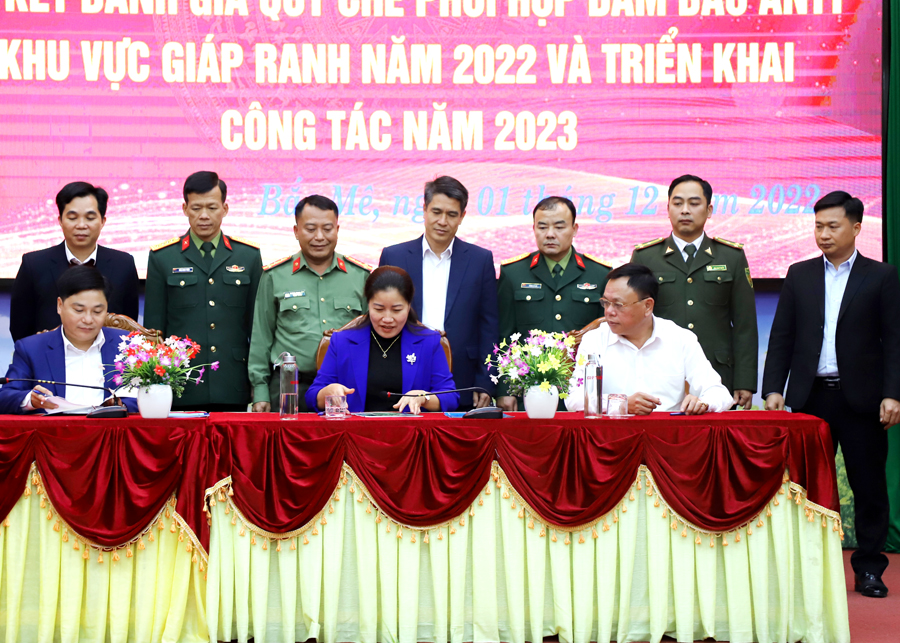 Ký kết bàn giao chủ trì thực hiện sơ kết công tác phối hợp đảm bảo ANTT khu vực giáp ranh cấp huyện giữa tỉnh Hà Giang với tỉnh Cao Bằng và tỉnh Tuyên Quang trong năm 2023.