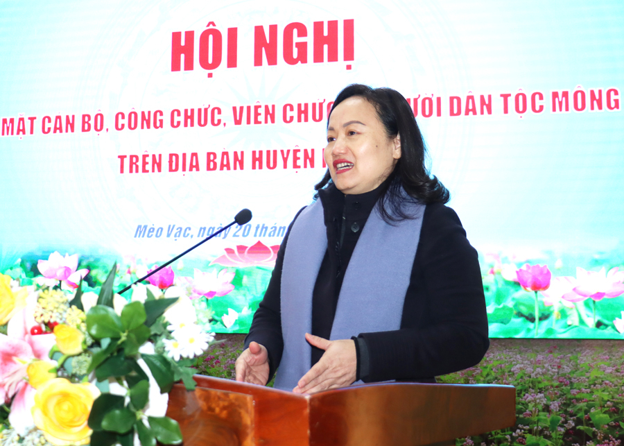 Phó Chủ nhiệm Ủy ban Tài chính – Ngân sách của Quốc hội Phạm Thúy Chinh phát biểu tại hội nghị.
