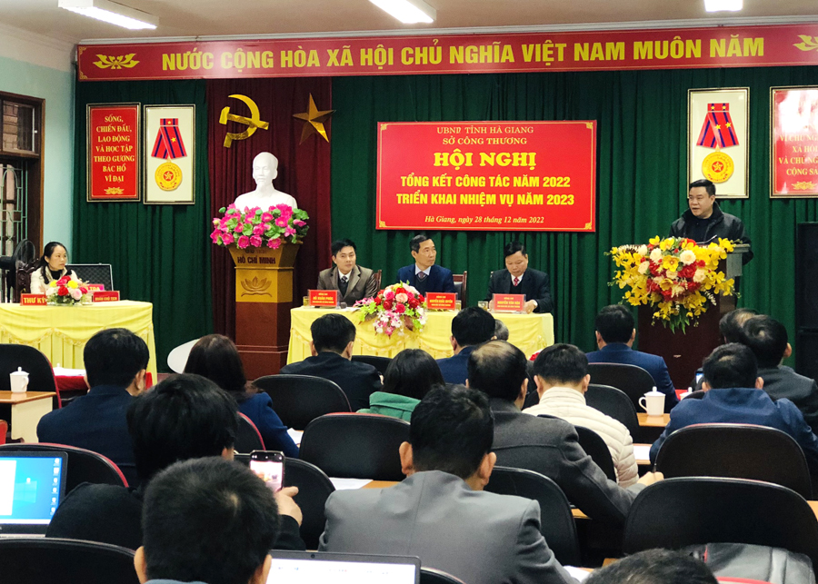 Phó Chủ tịch Thường trực UBND tỉnh Hoàng Gia Long phát biểu chỉ đạo tại hội nghị

