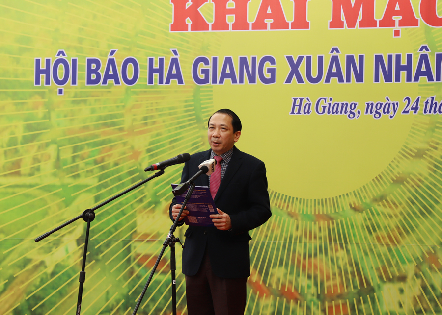 Phó Chủ tịch UBND tỉnh Trần Đức Quý phát biểu tại Hội báo