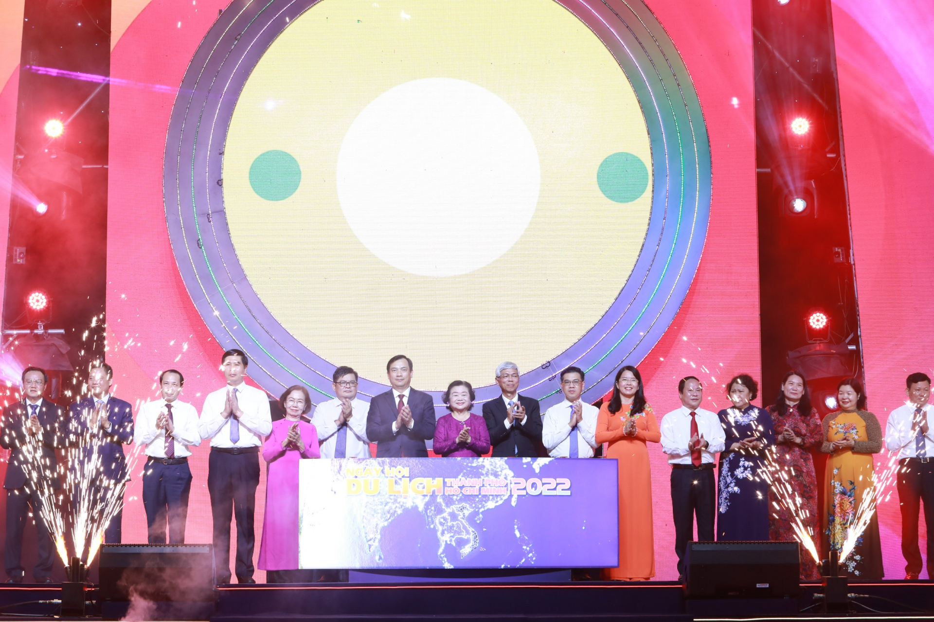 Phó Chủ tịch UBND tỉnh Trần Đức Quý cùng các đại biểu khai mạc Ngày hội Du lịch Thành phố Hồ Chí Minh lần thứ 18 năm 2022.