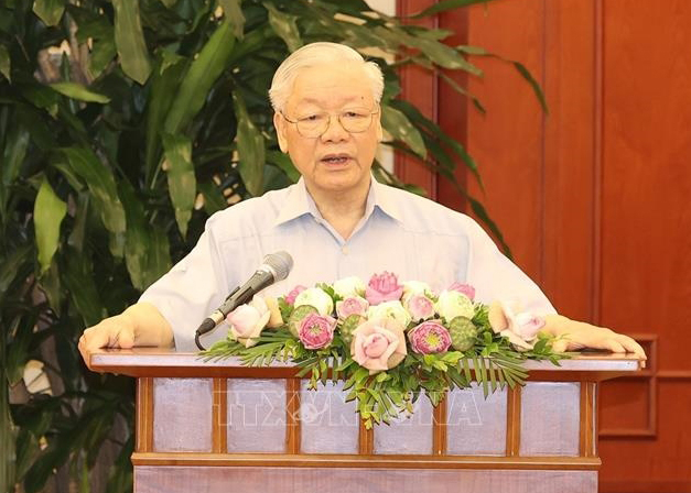 Tổng Bí thư Nguyễn Phú Trọng nói chuyện với các đại biểu người có công tiêu biểu toàn quốc. 