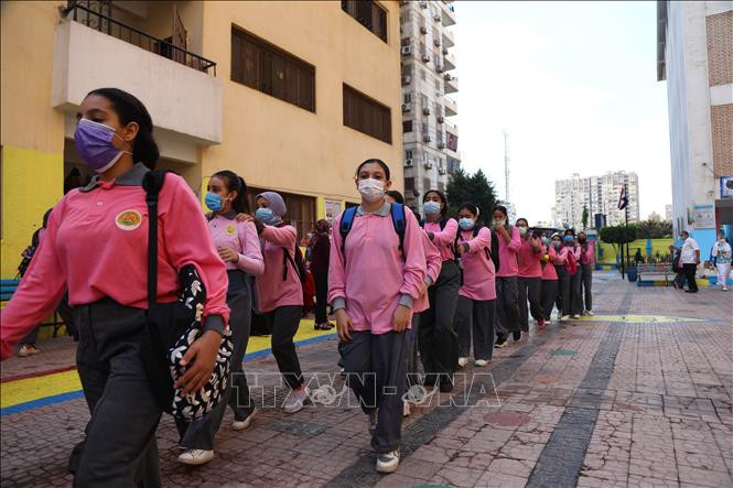 Học sinh đeo khẩu trang phòng lây nhiễm SARS-CoV-2 tại trường học ở Cairo, Ai Cập, ngày 10/10/2021. 