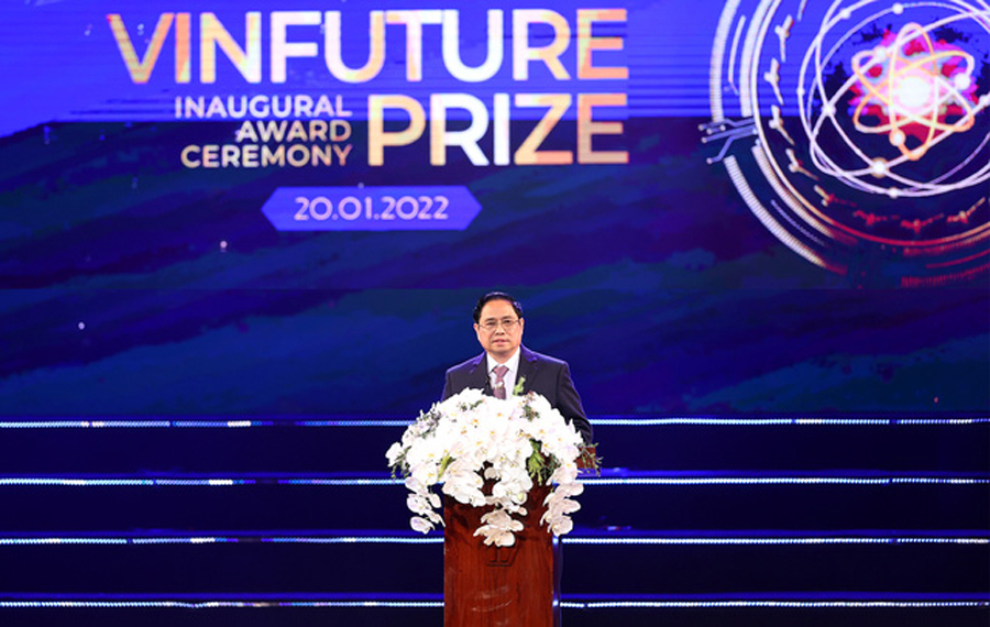Thủ tướng Phạm Minh Chính cho rằng, sứ mệnh của Giải VinFuture chính là cổ vũ và tôn vinh những nhà khoa học có công trình nghiên cứu xuất sắc mang tính ứng dụng cao, kiến tạo môi trường sống bền vững cho các thế hệ tương lai. 