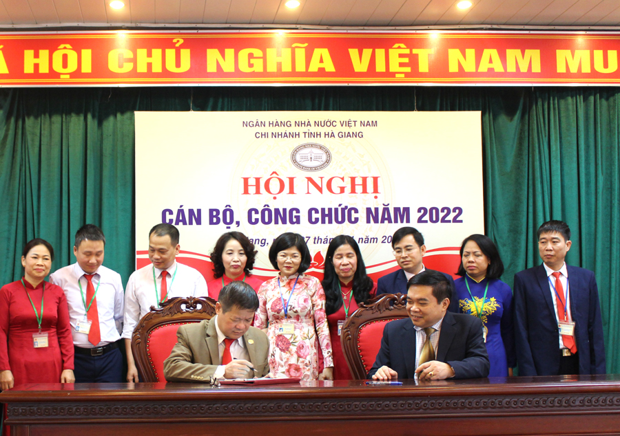 NHNN chi nhánh tỉnh Hà Giang ký kết giao ước thi đua năm 2022