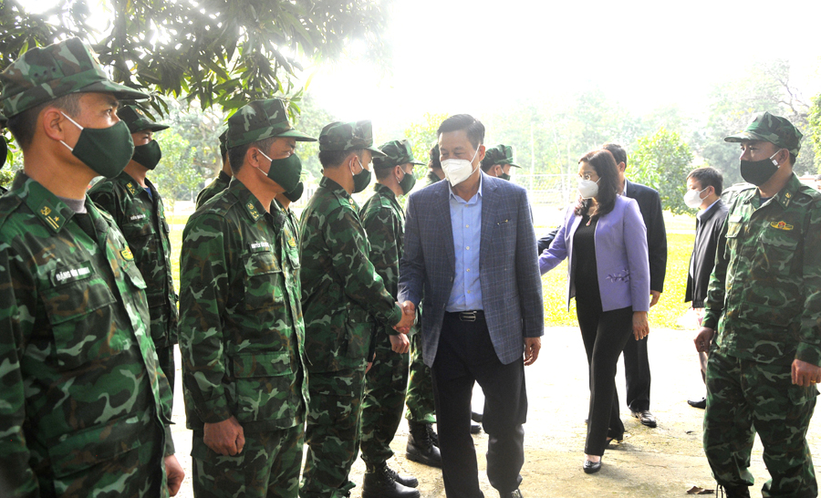 Chủ tịch UBND tỉnh Nguyễn Văn Sơn thăm, động viên cán bộ, chiến sỹ Tiểu đoàn huấn luyện – cơ động thuộc Bộ Chỉ huy Bộ đội Biên phòng tỉnh.