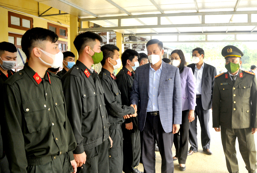 Chủ tịch UBND tỉnh Nguyễn Văn Sơn thăm, động viên cán bộ, chiến sỹ Đại đội Cảnh sát cơ động thuộc Công an tỉnh.