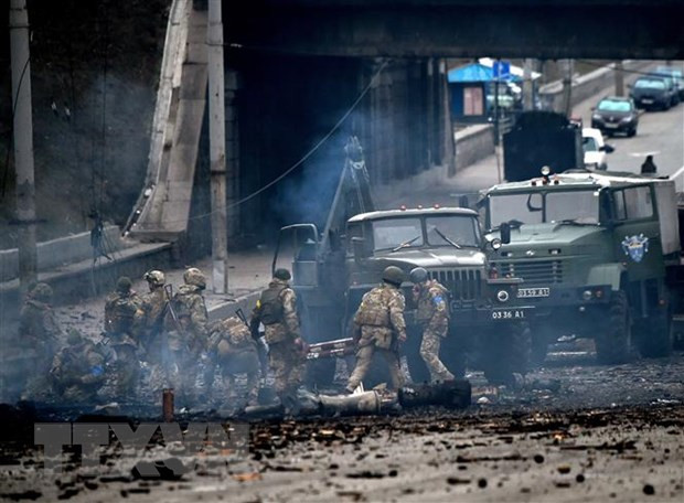Binh sỹ Ukraine tại khu vực giao tranh với lực lượng Nga ở thủ đô Kiev, ngày 26/2