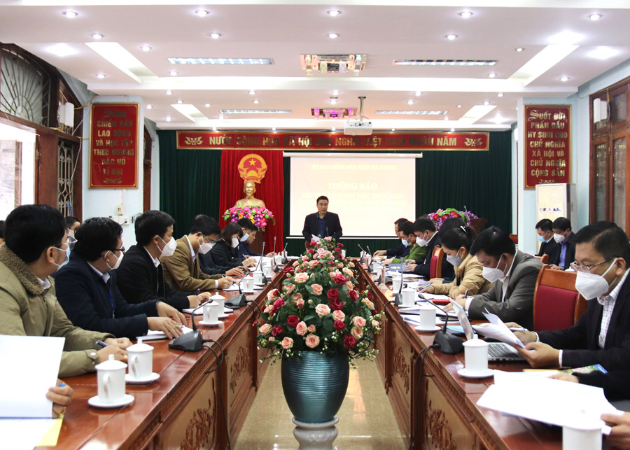 Các đại biểu dự buổi họp thông báo kết quả kiểm tra hoạt động kiểm soát TTHC trên địa bàn thành phố Hà Giang.
