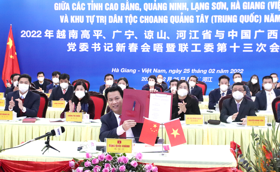 Bí thư Tỉnh ủy Đặng Quốc Khánh ký kết Bản ghi nhớ hợp tác hữu nghị giữa các tỉnh: Cao Bằng, Hà Giang, Quảng Ninh, Lạng Sơn (Việt Nam) và Khu tự trị dân tộc Choang Quảng Tây (Trung Quốc) giai đoạn 2022 – 2026.