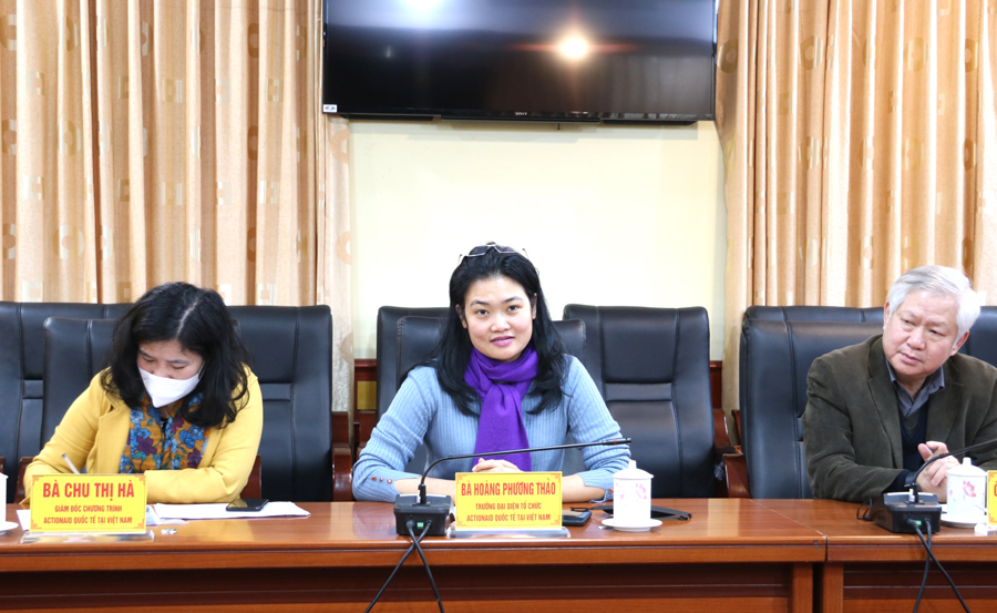 Bà Hoàng Phương Thảo, Trưởng đại diện tổ chức AAV phát biểu tại buổi làm việc
