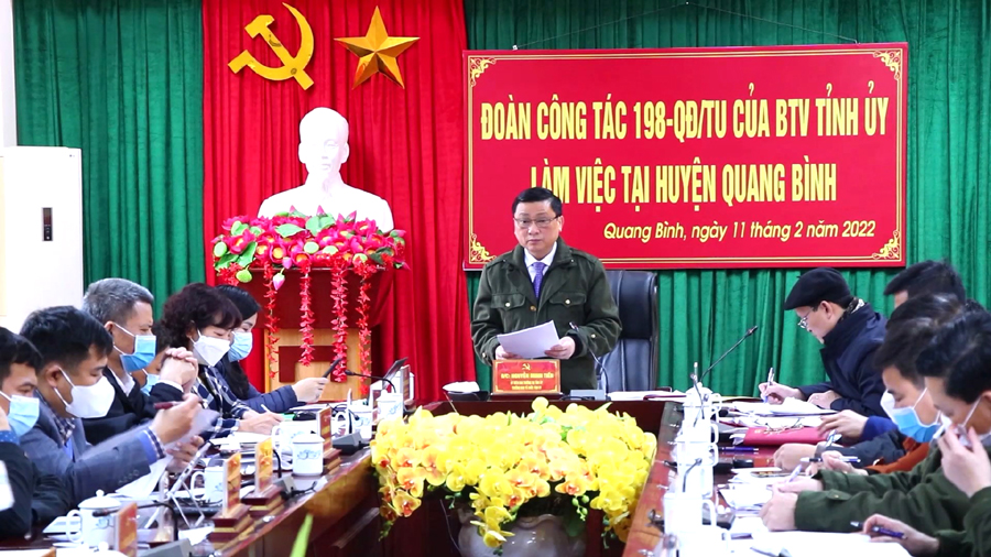 Trưởng Ban Tổ chức Tỉnh ủy Nguyễn Minh Tiến phát biểu tại buổi làm việc.
