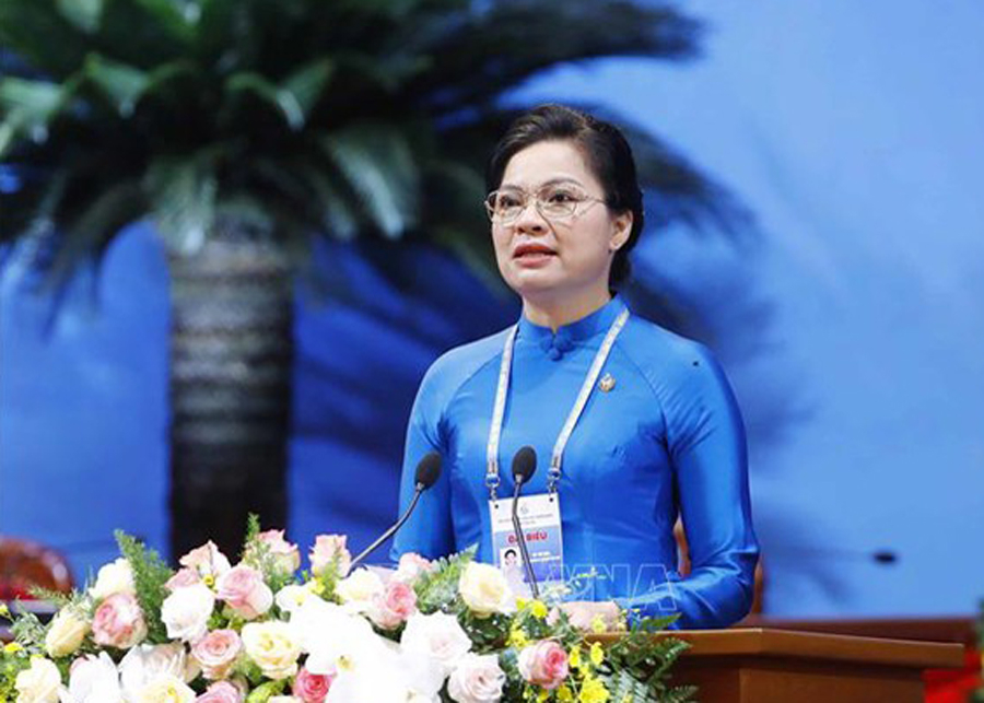 Bà Hà Thị Nga, Chủ tịch Hội LHPN Việt Nam đọc diễn văn bế mạc.