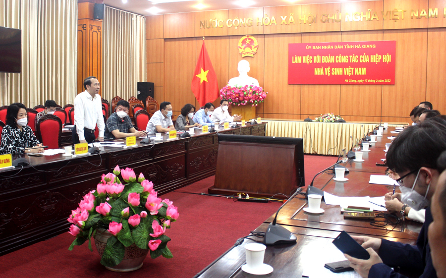 Phó Chủ tịch UBND tỉnh Trần Đức Quý phát biểu tại buổi làm việc.

