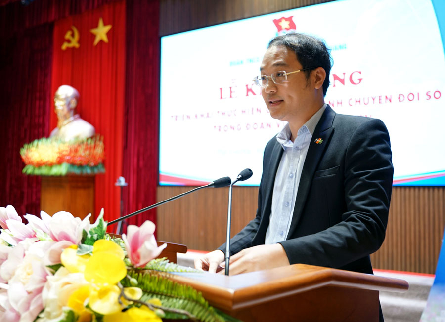 Ông Chu Quang Huy, Giám đốc nhân sự Tập đoàn FPT, Tổ trưởng Tổ Thanh niên CĐS Tập đoàn FPT phát biểu tại buổi lễ

