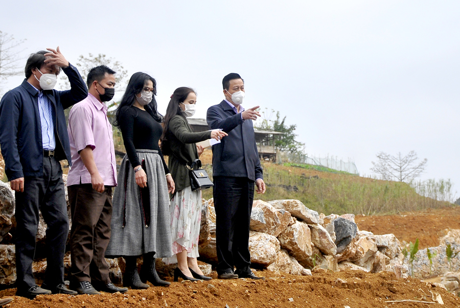 Chủ tịch UBND tỉnh Nguyễn Văn Sơn kiểm tra tiến độ xây dựng các hạng mục dự án P’apiu Lũng Hồ 2 tại khu vực xã Lũng Hồ.