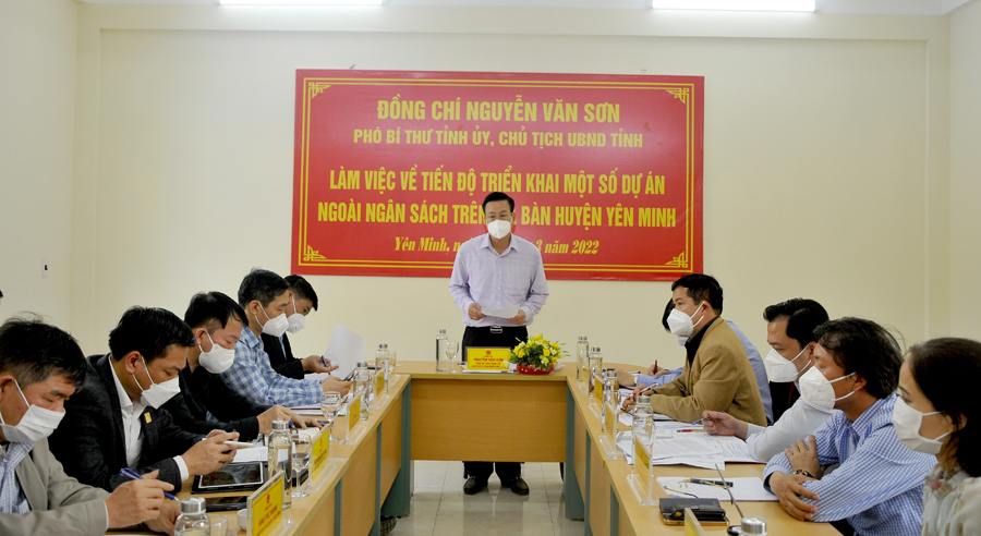 Chủ tịch UBND tỉnh Nguyễn Văn Sơn phát biểu tại buổi làm việc.
