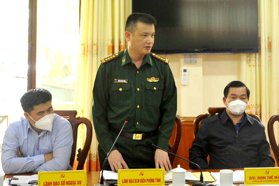 Đại tá Hoàng Ngọc Định, Chỉ huy trưởng Bộ Chỉ huy BĐBP tỉnh đề nghị huyện Hoàng Su Phì tăng cường tuyên truyền, vận động người dân tích cực tham gia bảo vệ đường biên, mốc giới.