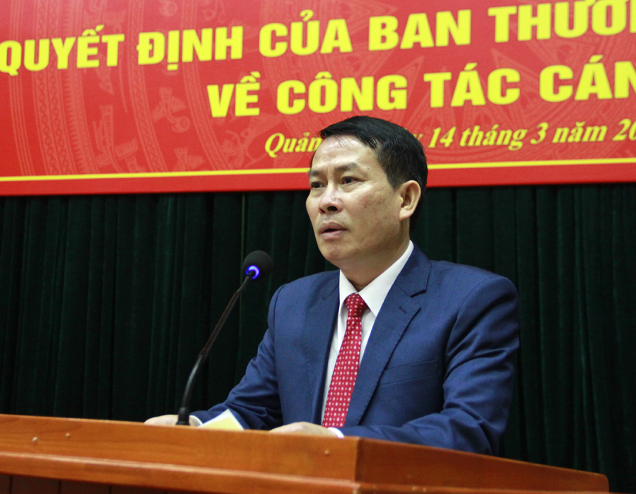 Bí thư Huyện uỷ Quản Bạ Đỗ Văn Hùng phát biểu nhận nhiệm vụ.
