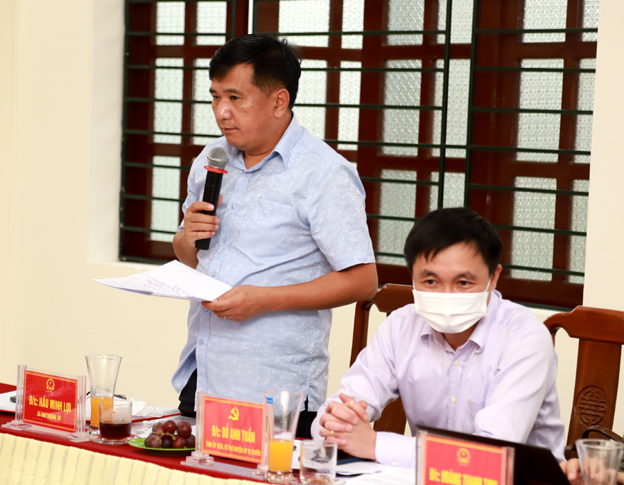 Bí thư Thành ủy Hà Giang Hầu Minh Lợi thảo luận tại buổi làm việc
