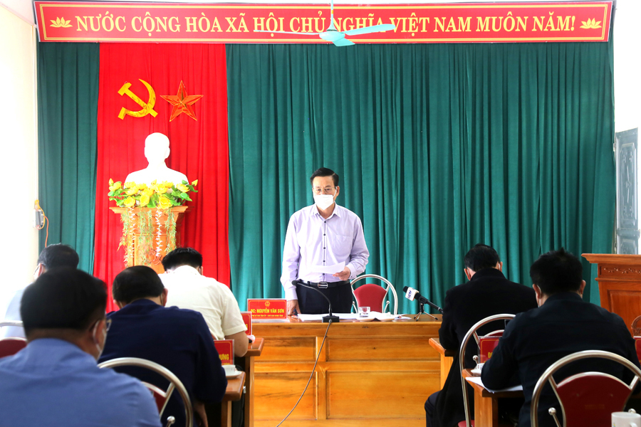 Chủ tịch UBND tỉnh Nguyễn Văn Sơn chỉ đạo công tác bồi thường GPMB tại buổi làm việc với lãnh đạo huyện Hoàng Su Phì.
