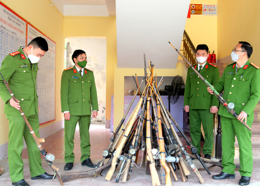 Công an huyện Yên Minh làm tốt công tác quản lý vũ khí, vật liệu nổ.
