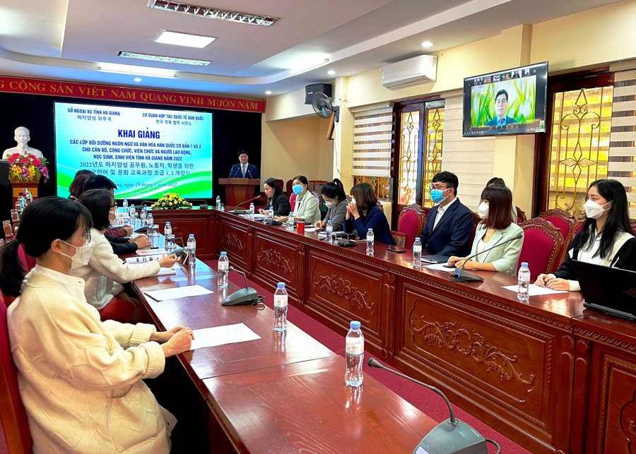 Lãnh đạo Sở Ngoại vụ phát biểu khai giảng lớp bồi dưỡng ngôn ngữ và văn hóa Hàn Quốc

