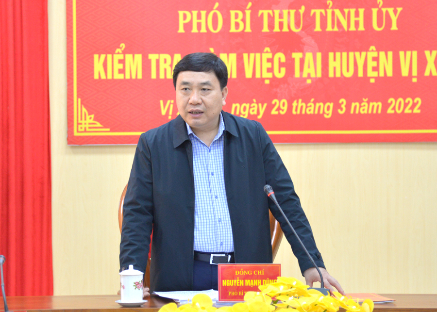 Phó Bí thư Tỉnh ủy Nguyễn Mạnh Dũng phát biểu kết luận tại buổi làm việc với BTV Huyện ủy Vị Xuyên.

