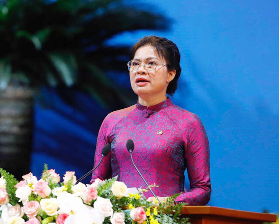 Chủ tịch Hội Liên hiệp Phụ nữ Việt Nam khóa XII Hà Thị Nga phát biểu khai mạc Đại hội.