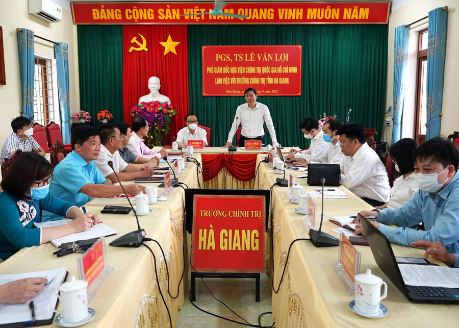 
Toàn cảnh buổi làm việc.
