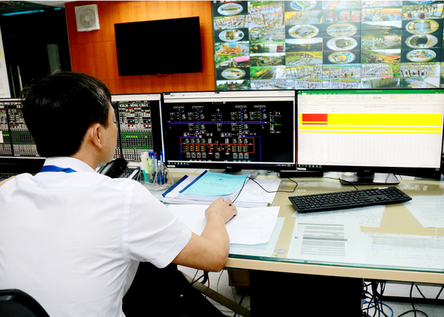 Vận hành Trung tâm điều khiển xa tại Công ty Điện lực Hà Giang.

