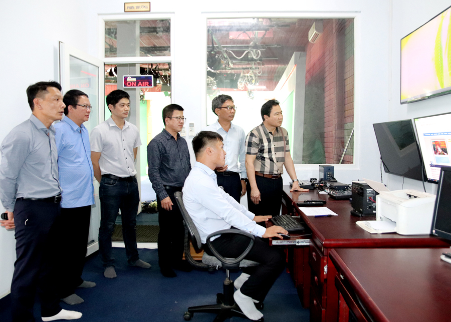  Đoàn công tác của Báo Hà Giang trao đổi, học tập kinh nghiệm sản xuất sản phẩm báo chí đa phương tiện tại Báo Đăk Nông.