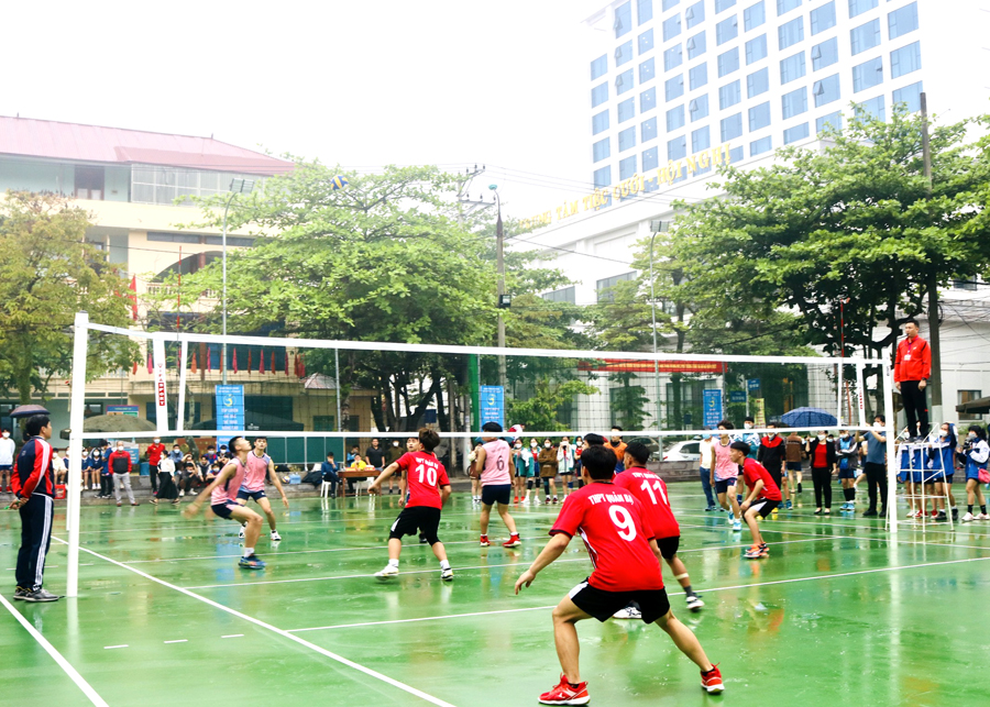 Trận đấu giữa Trường THPT Quản Bạ với trường THPT Việt Vinh