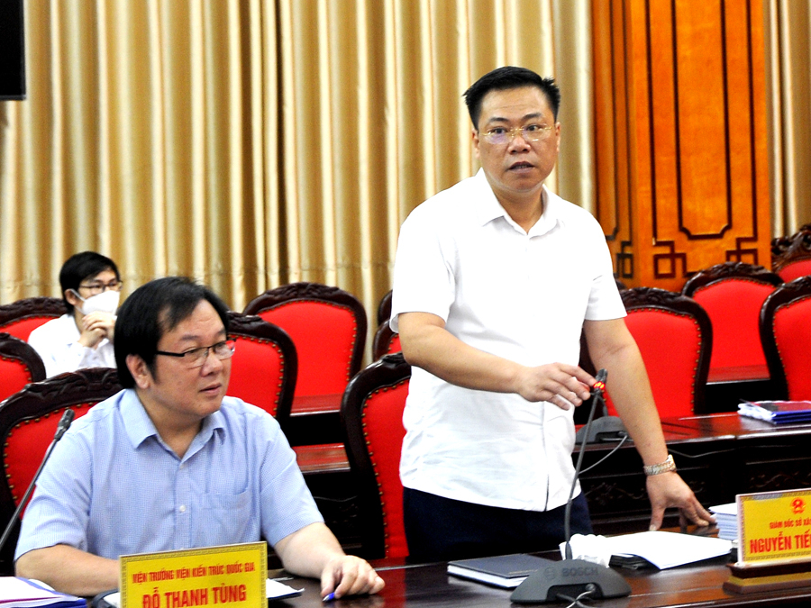 Giám đốc Sở Xây dựng Nguyễn Tiến Dũng báo cáo các nội dung liên quan đến công tác quy hoạch.
