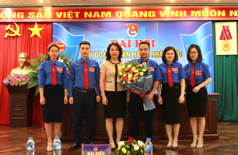 BCH chi đoàn Ngân hàng Nhà nước tỉnh Hà Giang khóa VI, nhiệm kỳ 2022 - 2024 ra mắt đại hội.
