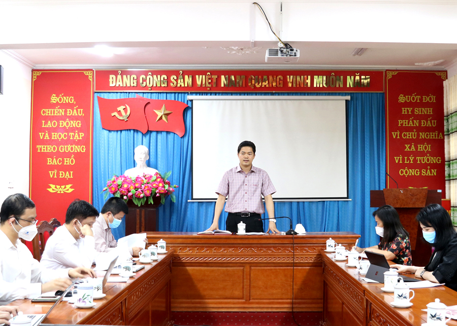 Đồng chí Vũ Mạnh Hà, Uỷ viên dự khuyết BCH TƯ Đảng, Ủy viên BTV, Trưởng Ban Tuyên giáo Tỉnh ủy phát biểu tại cuộc họp
