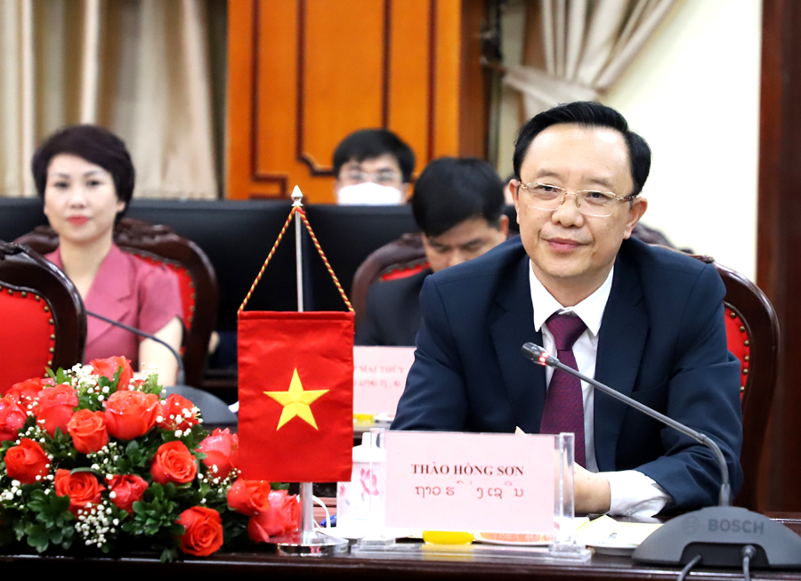 Đồng chí Thào Hồng Sơn, Phó Bí thư Thường trực Tỉnh ủy, phát biểu trong buổi lamg việc với Đoàn đại biểu cấp cao của nước CHDCND Lào.

